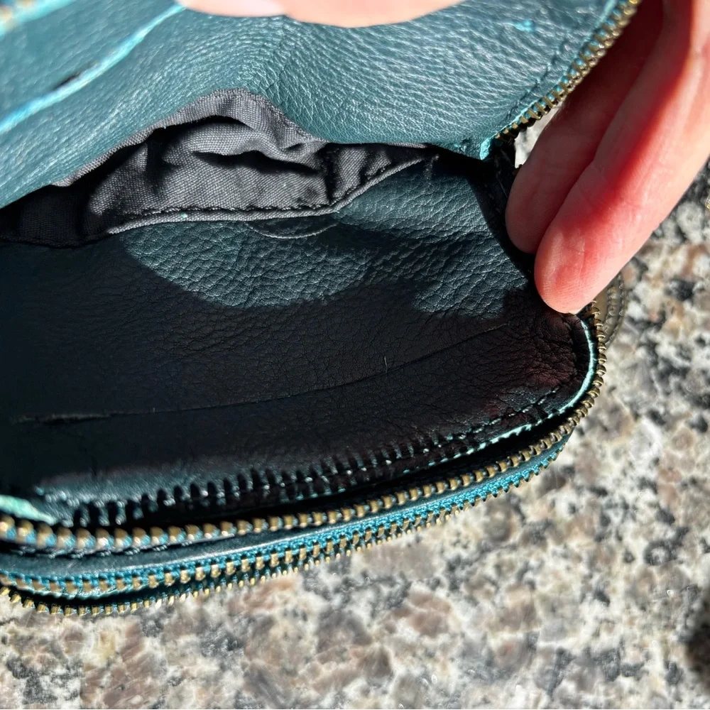 Wanderers Travel The Versailles Evening Crossbody with Coin Pouch NWT - Picture 7 of 10